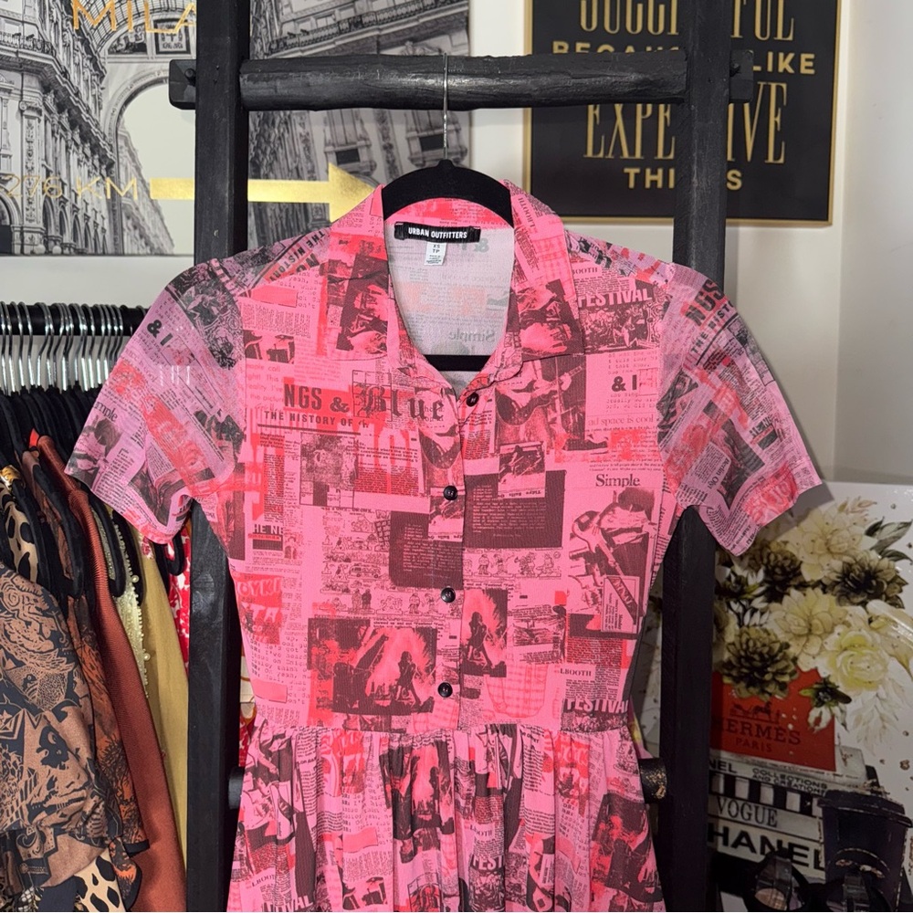 Urban Outfitters Pink Music Festival Print Newspaper Mini Dress Womens XS EUC - Picture 3 of 12